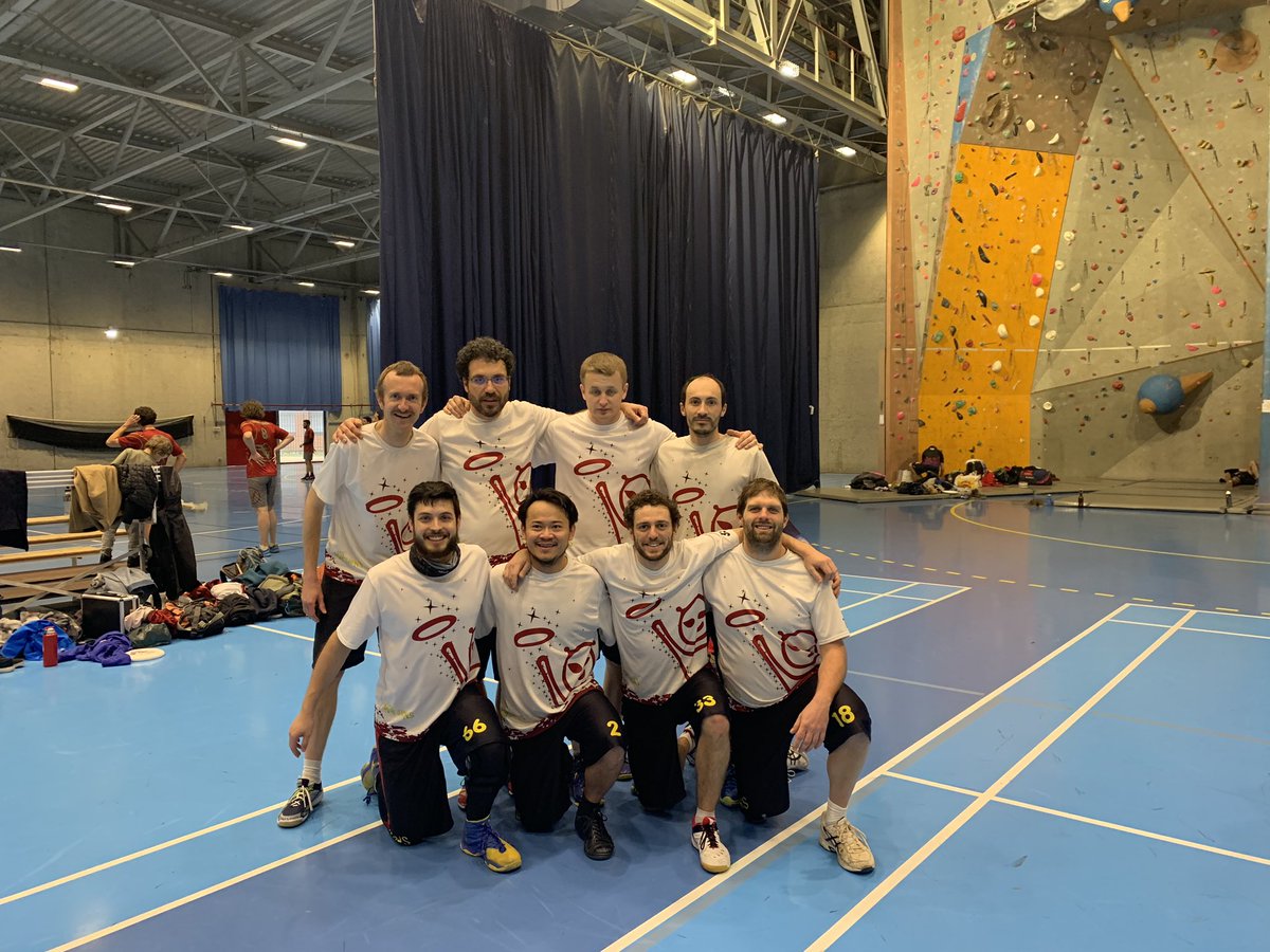Les_Marsiens's tweet photo. Photo - L’équipe 1 qui a été sacrée championne de DR1 Sud-est ce week-end à Valence !! #FranceUltimate #indoordr1 #lfdara https://t.co/J9B8oEUUyK