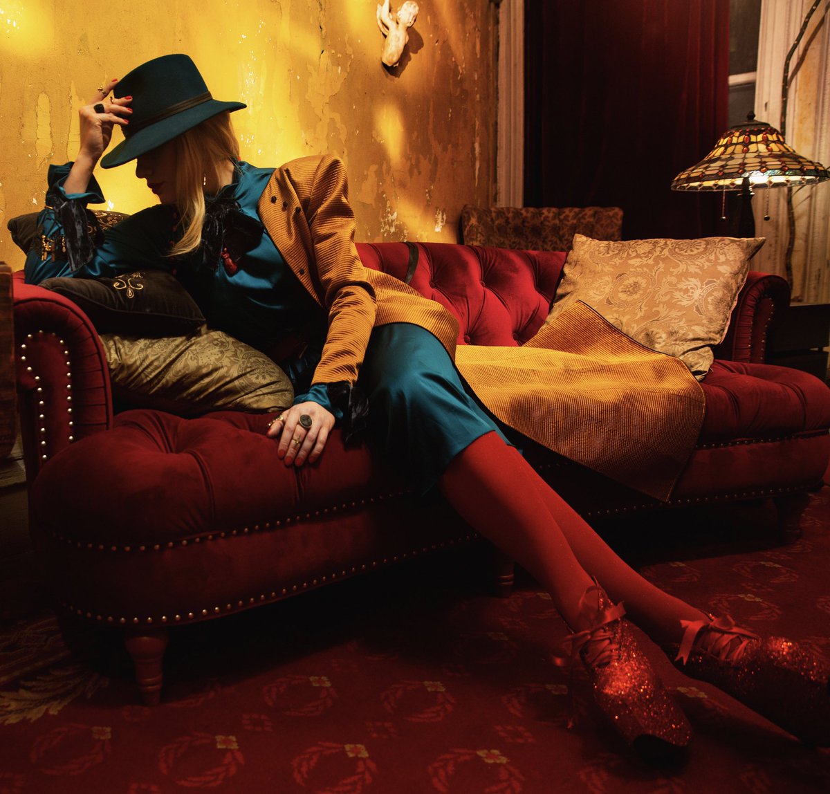 _scarletsails's tweet image. Let love rule. 2 days left. ♥️
#newmusicvideo 
#mylove 
#BeMyValentine 
“The track blends ingredients of old school music with some contemporary touches crafting something refreshing and inviting in the music scene.” @thissongissick_