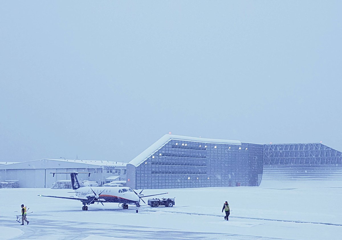 PacificCoastal's tweet image. Environment Canada has issued a weather alert for the west coast of BC as snow fall is expected throughout the day. As a result, flights may be delayed or cancelled. Our travel advisories are listed online along with our Flight Status tool: bit.ly/PascoTravelAdv…