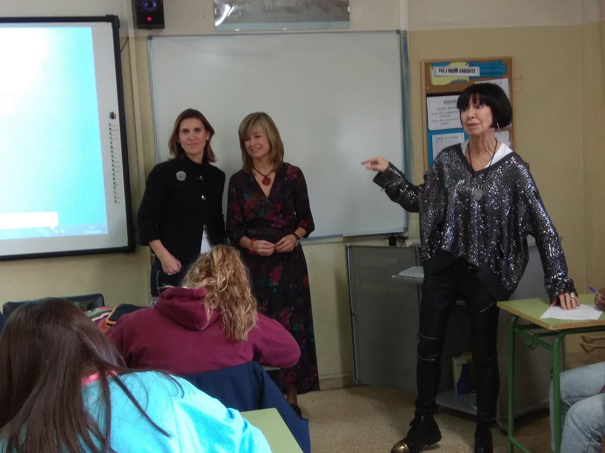 Directivas_ARGN's tweet photo. Hoy los talleres #SoyFuturo han llegado a #Huesca. Gracias a  @_rosaesteban_ que hoy ha vuelto hacer de dinamizadora, a Valle García de Novales por transmitir su experiencia y por supuesto a @IbercajaSocial @GobAragon @Amephu @cfdezortiz  @JaraBernues https://t.co/KoVVhgJJaq