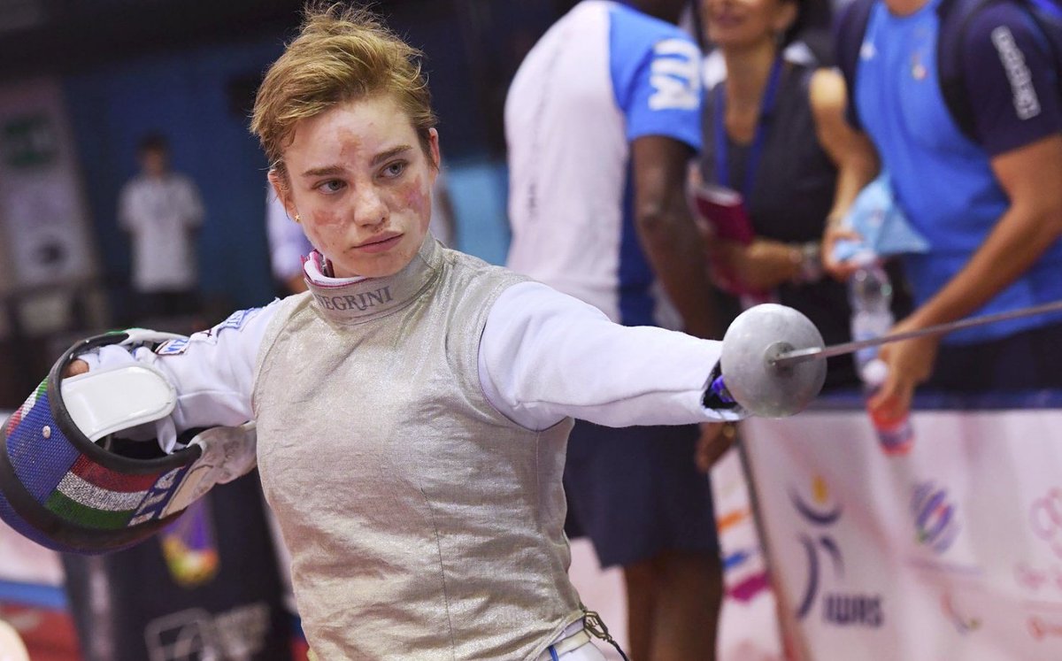 poliziadistato's tweet photo. #BebeVio ha conquistato la medaglia d'oro nella tappa di Sharja (Emirati Arabi Uniti) della #CoppadelMondo di #scherma paralimpica. La portacolori delle #Fiammeoro ha vinto la finale del fioretto femminile cat.B battendo la cinese Zhou Jingjing con il punteggio di 15-5 https://t.co/wgVmlccuQH
