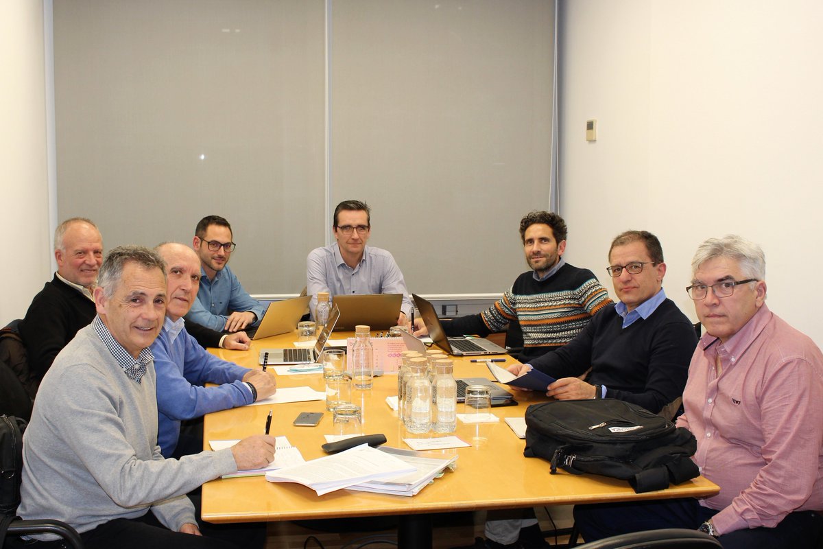 El Grupo de Trabajo de Deporte de Crue-Asuntos Estudiantiles se ha reunido esta tarde en la sede de Crue Universidades Españolas 

#CrueUniversidad #Deporte #Estudiantes