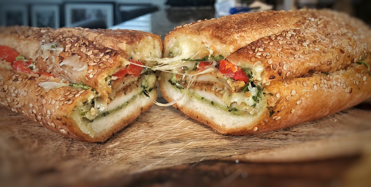 BeyondTheTcloth's tweet photo. Today’s lunch special is The Chicken Fontina Sandwhich from V&amp;S Deli in #bocaraton ! Crispy chicken cutlet with roasted peppers, arugula, and fontina cheese all on a toasted Italian bread roll with Basil aioli 🥖#foodiesofbocaraton #foodblogger #foodporn #foodie #foodblog #food https://t.co/hjdK5M9zIX