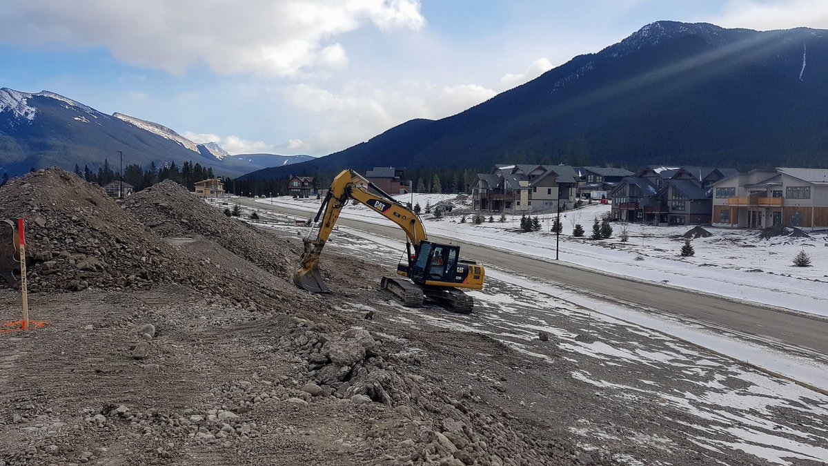 aiceim's tweet photo. Warmer days on our current project in Canmore, AB.

Winter construction has unique challenges, and we work year round to provide quality service where and when you need it.

#ShallowUtility #Streetlighting #Grading #Canmore #ABConstruction  #WinterConstruction https://t.co/61nZgqeufI