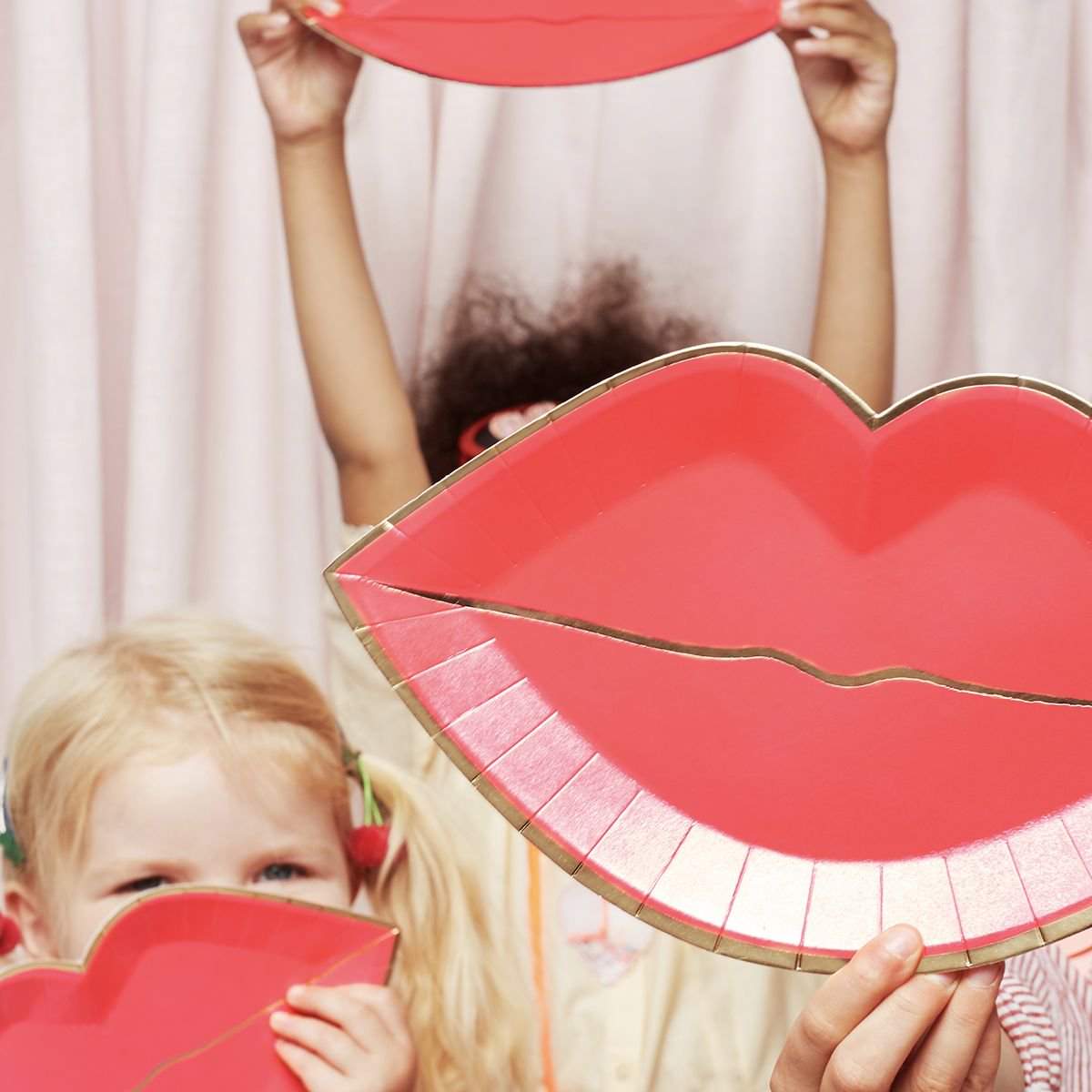 On dit merci au PSG (et aux footeux/footeuses en général) de jouer ce soir et de ne pas nous oublier le 14 ! Allez bisous. Forget me not #J-2 #saintvalentin #valentinesday #mylittleday #dailydoseoffiesta buff.ly/2CrZofN