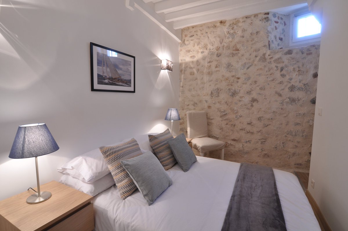 Quaint and cosy...
Our one-bedroom apartment Picasso 2 in the heart of the Old Town
stayinantibes.net
Stylish Holiday Rentals
#Antibes #AntibesJuanlesPins #CotedAzur #FrenchRiviera #HolidayFrance #VacationFrance #France #CotedAzurFrance #VisitAntibes