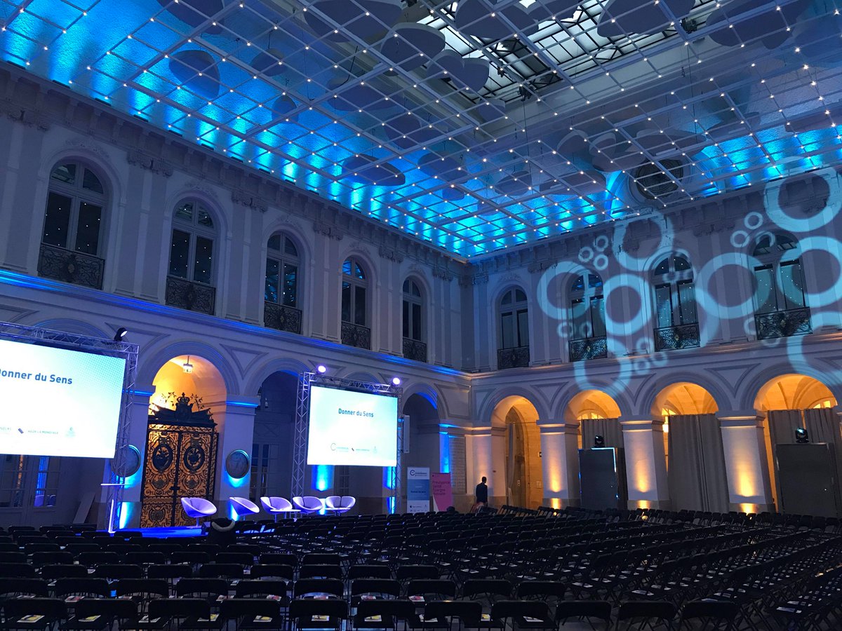 CDEGironde's tweet photo. Ambiance @PalaisBourseBdx pour la #conférence inédite #CDEGironde https://t.co/T7Ft0Xzjd7