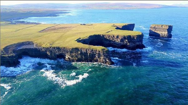 MayoDotIE's tweet photo. It was a very fine day in early spring when JonJoMayo took his drone to the air to capture this amazing shot of Downpatrick Head! Don't forget to keep tagging us in your Photos of #MayoLife #WildMayo or DM them into us!! @MayoNorth @wildatlanticway https://t.co/pcqj0ktc4a