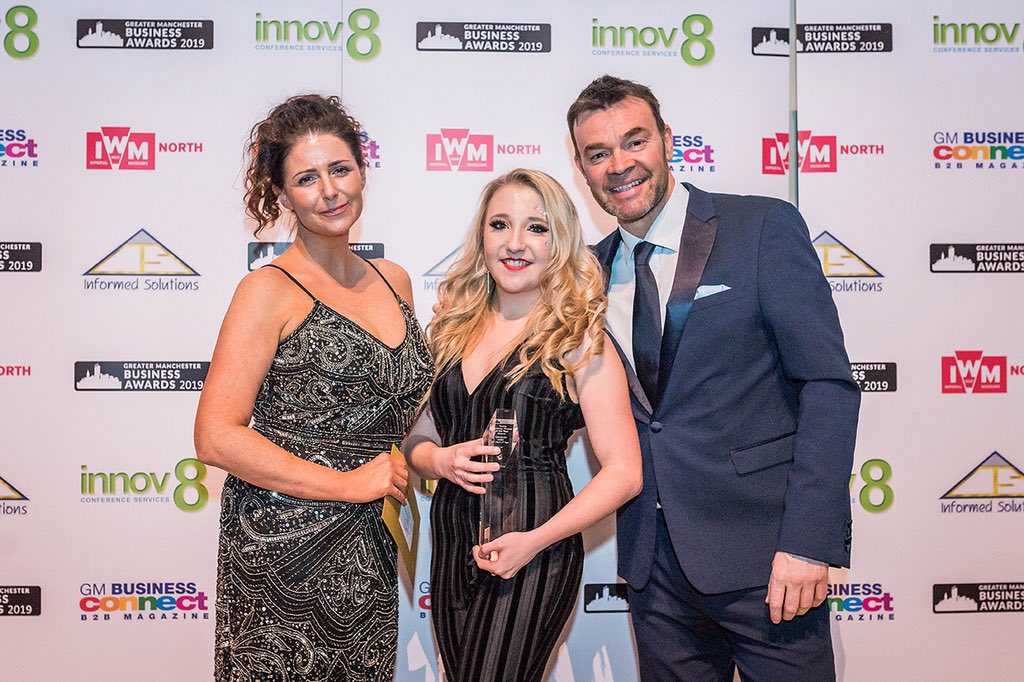 Nicola from <a href="/FlorenceAmelias/">Florence & Amelia’s</a> presented the Young Business Person of the Year award  to Emma Rushworth of <a href="/stringinfusion/">String Infusion</a> #gmba19