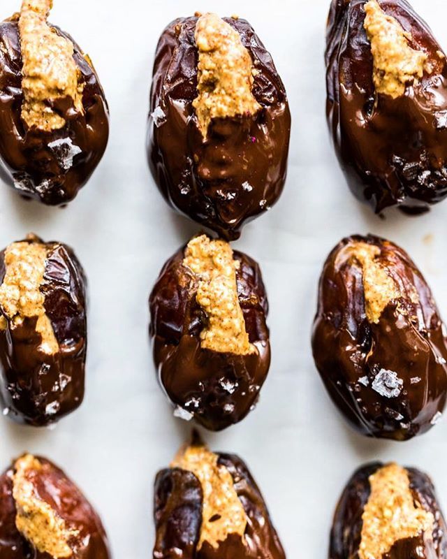 For the days when you want to eat a whole box of Girl Scout Cookies but your better self makes a wise decision and whips up a batch of almond butter stuffed dates dipped in dark chocolate. This hardly requires a recipe, but I posted it on YUM— link in bi… bit.ly/2TLbtV1
