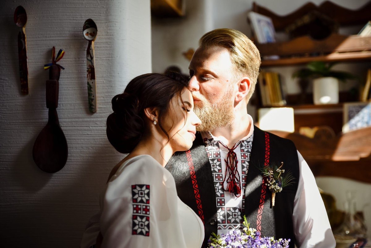 NuntaTradition's tweet image. Georgiana și Andrei, nuntă tradițională în Iași
buff.ly/2GofAmz

#NuntaTraditionala #NuntaRomaneasca #Iasi #Moldova #Traditii #Obiceiuri #PortIE #Nunta #Wedding #WeddingPhotography #TraditionalWedding #WeddingCustoms #Photography #PhotoShoot #Romania #RomanianWedding