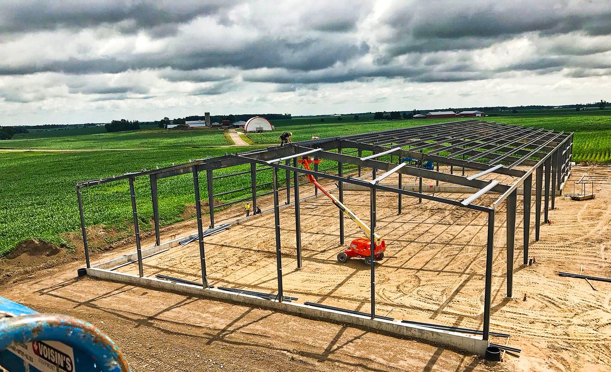 MetalCorBS's tweet photo. In honour of #CdnAgDay here are some of our agricultural projects from the past year! Livestock, machinery or commodity storage? Get your project started today. #agconstruction #metalcorbuildingsystems #preeng https://t.co/z1cOEODIYd