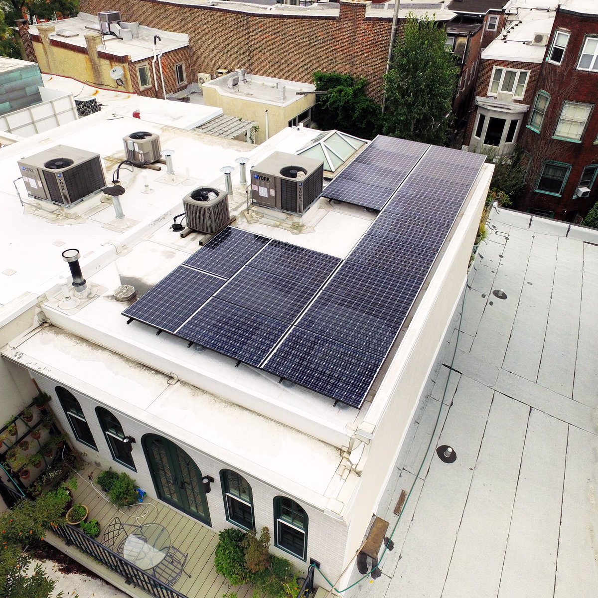 SolarStates's tweet photo. #transformationtuesday — wrapped up this gem before the snowy sleety breeze blew in in @fitlersquare ☀️ #findyourpower #rooftoprevolution #solar #solarstates https://t.co/a0SlZA43vB