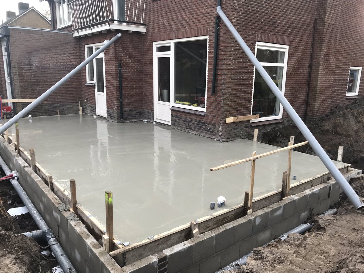Aanbouw te Deventer in volle gang,
Prima weer voor beton storten !!