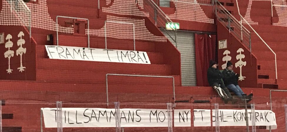 Under uppehållet tränade laget med ett tydligt mål.
8 poäng, en match mindre spelad och 13 matcher att komma i kapp. Ta med alla du känner så hjälper vi laget i resan mot ett nytt SHL-kontrakt, tillsammans. Vi börjar redan på Torsdag mot Frölunda. FRAMÅT TIMRÅ!