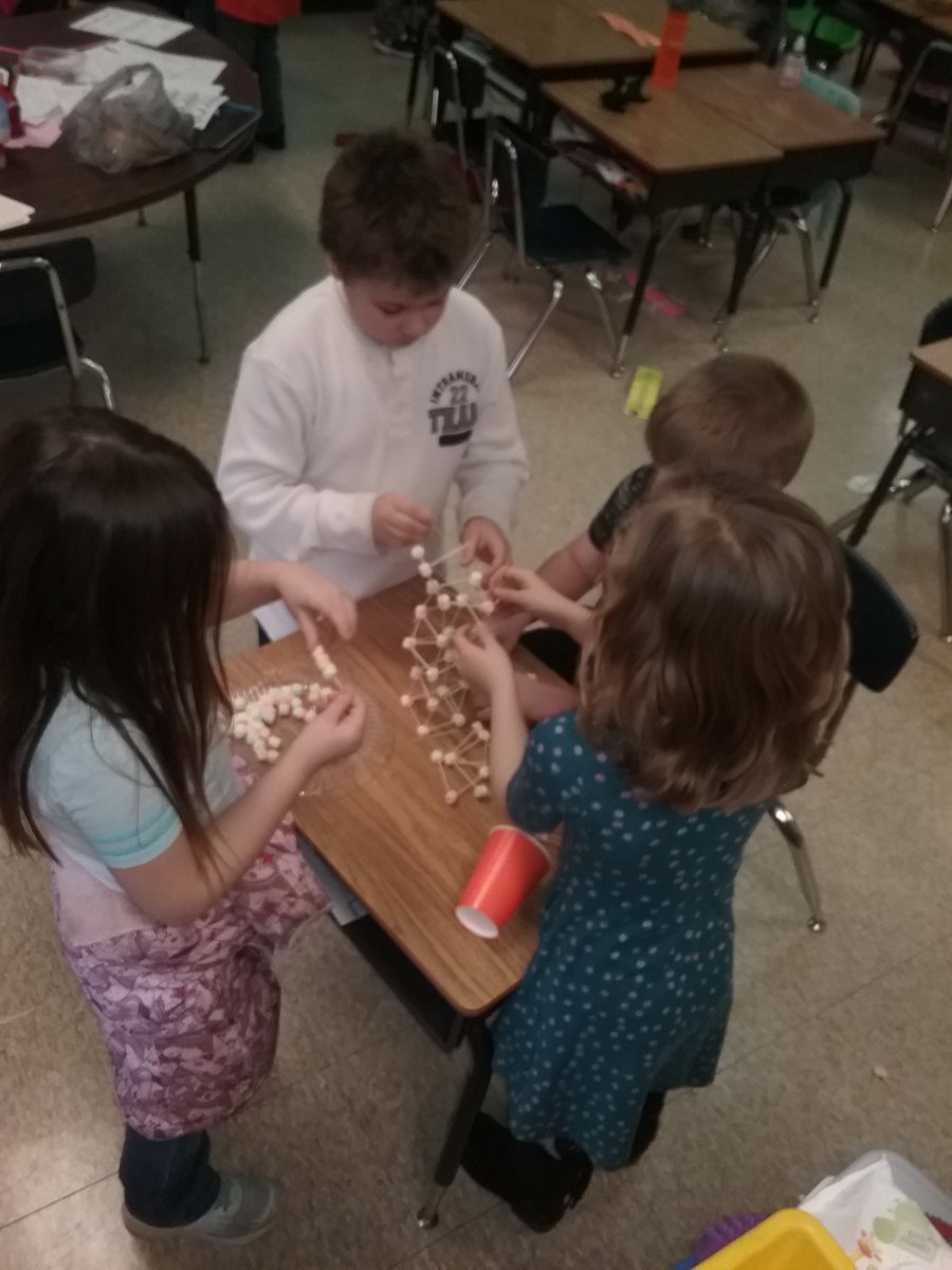 noll_glorecity's tweet photo. 100th day structures & snacks @JudeBlack2 #coltclips https://t.co/e4rCVgj0gr