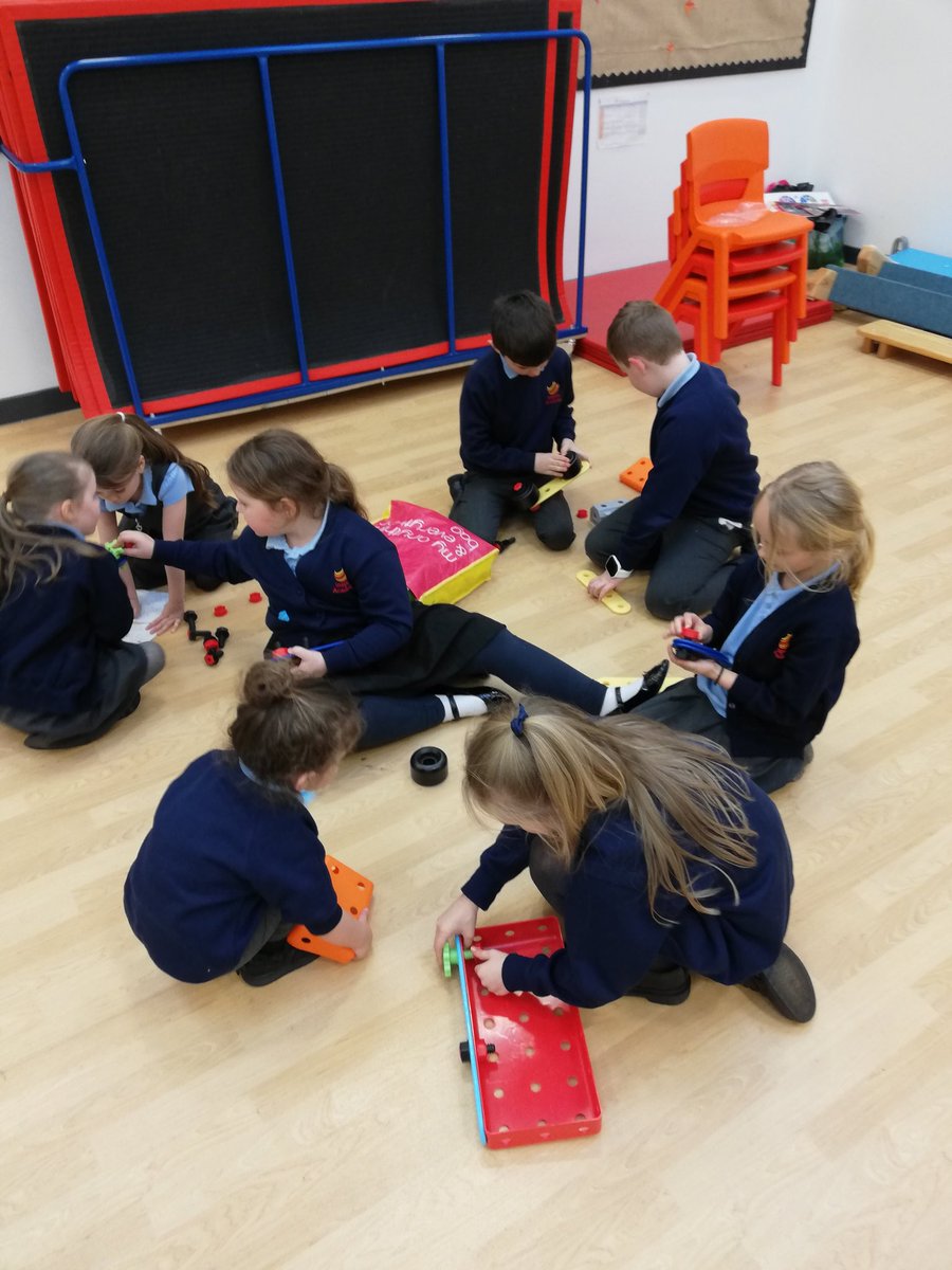 Inspire_After's tweet photo. The children have been building some amazing creations today. #imagination #building #teamworkmakesthedreamwork @Inspire_Ashton https://t.co/egH9PGBrzu