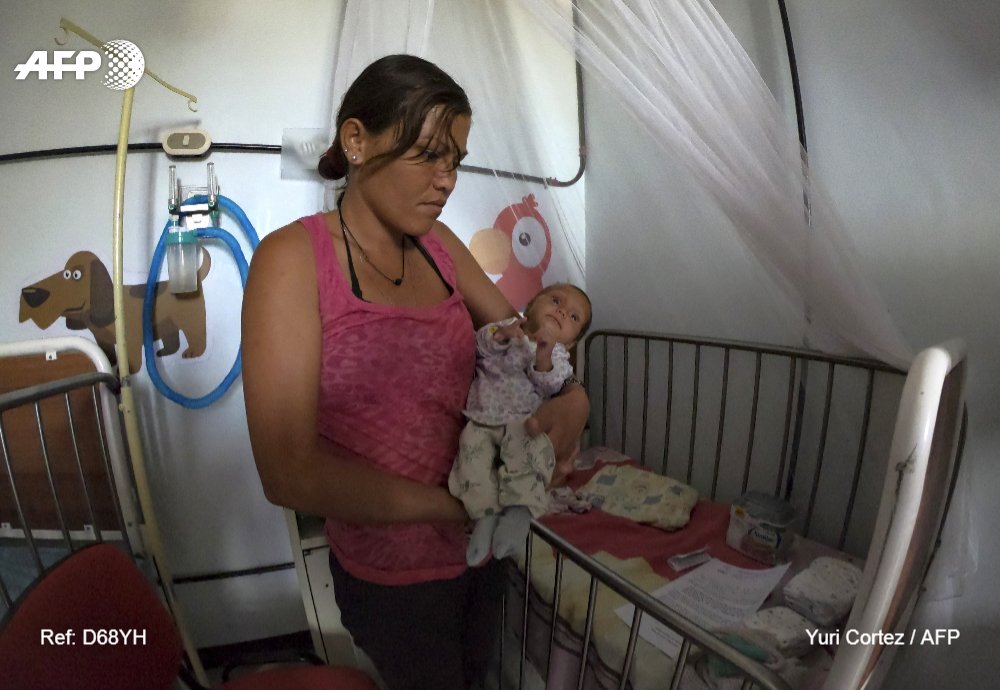 afpfr's tweet photo. 78% des enfants vénézuéliens sont en situation de risque de dénutrition, en raison des graves pénuries qui sévissent dans le pays. Une brique de lait pour nouveau-né peut ainsi coûter 70.000 bolivars, soit plus de trois fois le salaire minimum https://t.co/m24VecLQTr #AFP https://t.co/891cdFaDrI