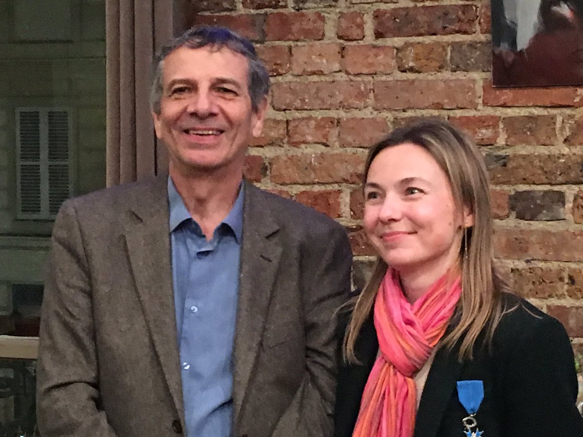 StephanieSavel's tweet photo. .@HLeTeno décorée ce soir de l’ordre national du mérite par @alaingrandjean qui a remarquablement énoncé les immenses qualités d’Hélène et son engagement sans faille au service de la transition écologique https://t.co/1rVy1hRvRK
