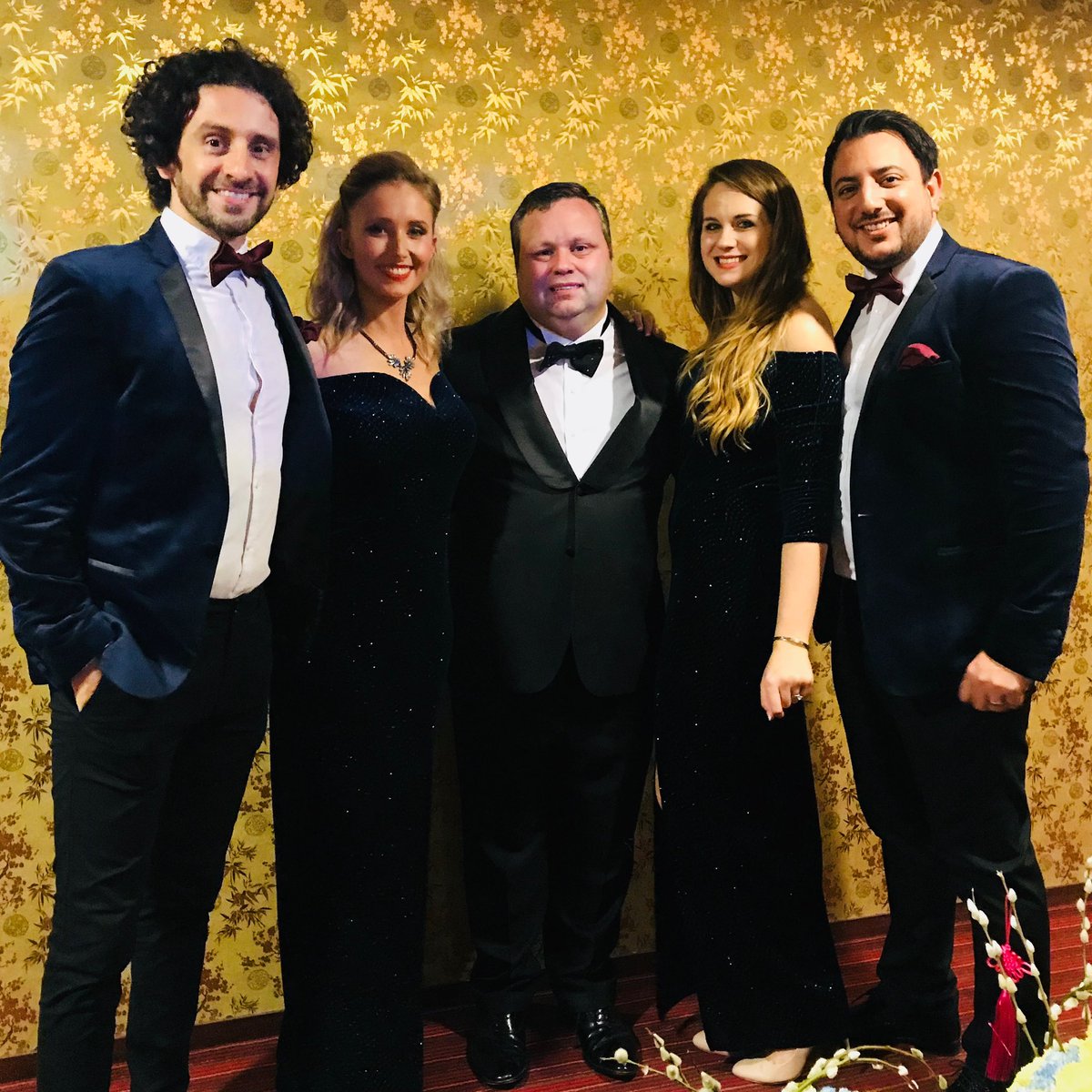 Throw back to this time last year when we took the incredible <a href="/paulpottsmusic/">Paul Potts</a> to Singapore with us! So much fun!!  
#secretsingers #secret #singers #singingwaiters #thinkoutsidethebox #corporateentertainment #paulpotts #singapore #opera #surprise