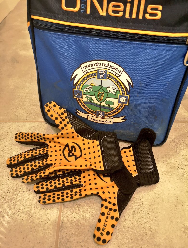 ismiseliam's tweet image. About to play my first reserve football match for @RasharkinGAC in about 13 years. Only one pair of gloves for the job 👀 probably have the originals somewhere! #SecondDebut