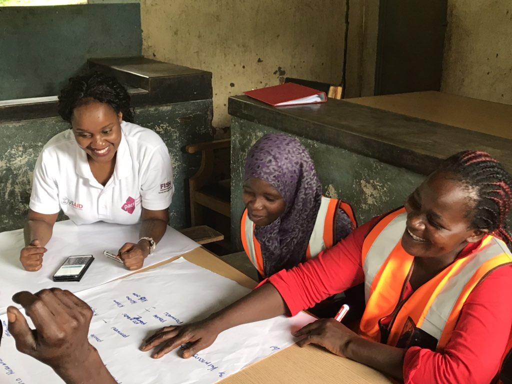 Issaquissa1's tweet photo. @PactWorld role in fostering gender equality in collaborative fisheries management through #USAID is remarkable! Women along Lake #Malawi are playing a central role in decision making!
 #mufc https://t.co/TrJxvKQxbZ