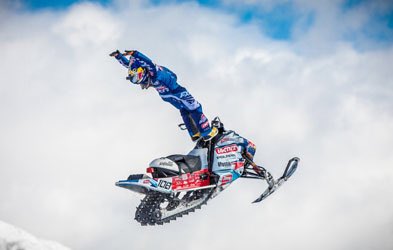 KellyKix's tweet image. Actual photo of me today!! 🥶❄️ Okay, @SJ__sarahjane you promised to send help by way of @levi_lavallee @teamlavallee 🤣
#StillSnowing #SendHelp