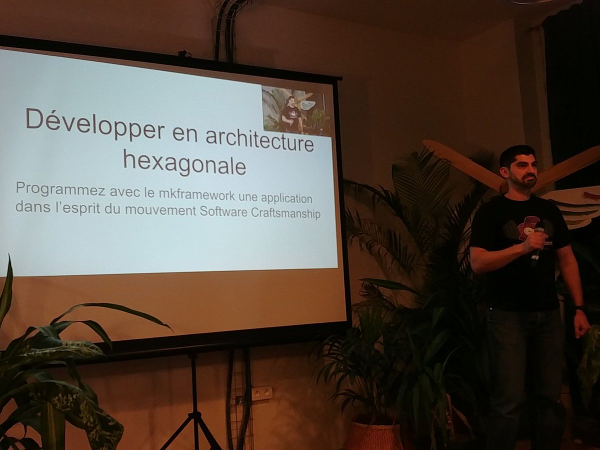 Darkmirafr's tweet image. On continue avec un peu d&apos;architecture hexagonale avec Michaël B qui nous montre son implémentation au sein du MKFramework qui essaie de pousser l&apos;utilisation de cette pratique / @AFUP_Paris chez @matterstech
