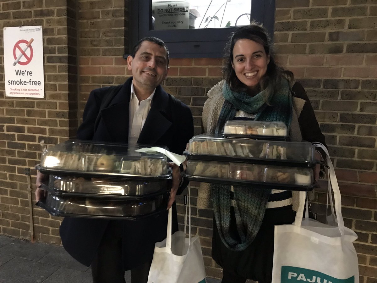 Sharing food with London’s needy at Guys Hospital #AwesomePeople <a href="/crisis_uk/">Crisis</a> @ItsGroundswell #Volunteering