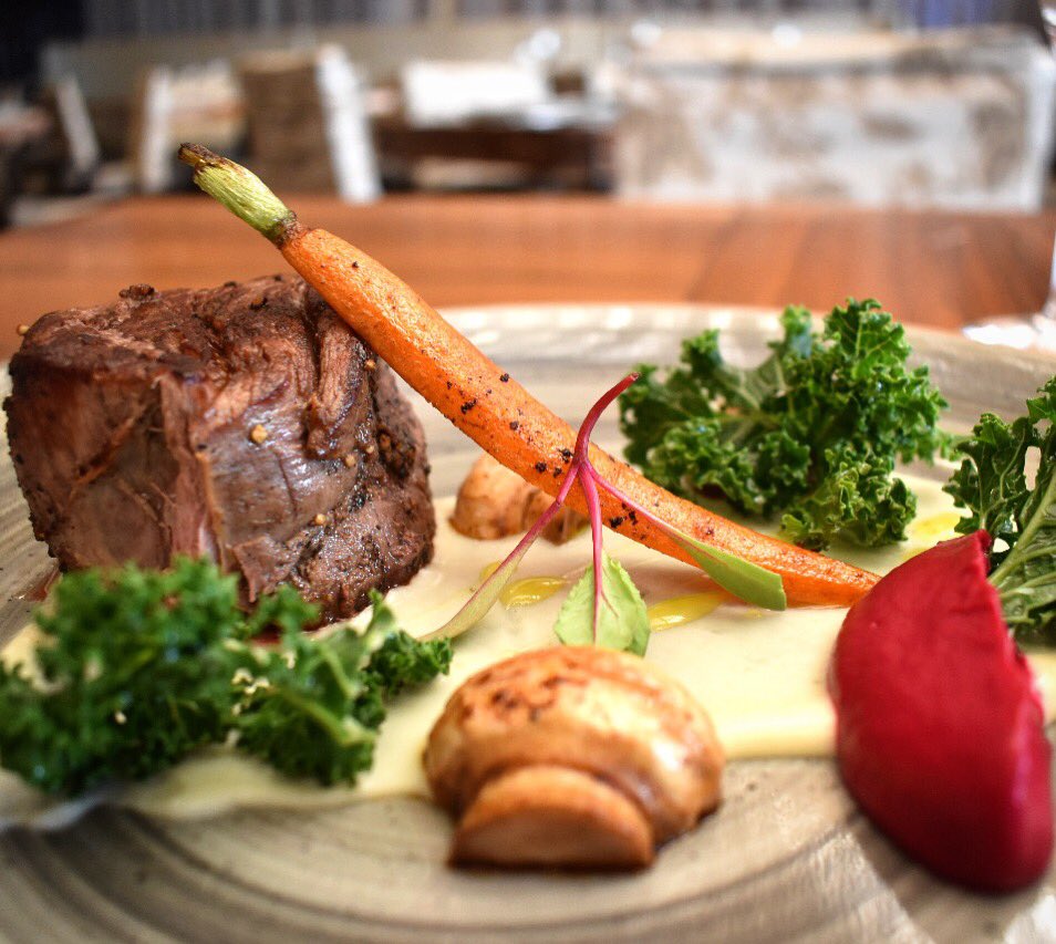 ¡Prueba nuestro menú especial que tenemos este día de los enamorados! 🥰 ‘Filete de res con puré de trufa y betabel’

Reserva al: 52638887

#Polanco #CDMX #MexicoCity #food #foodies #ChinaGrillMx #14defebrero #diadesanvalentin