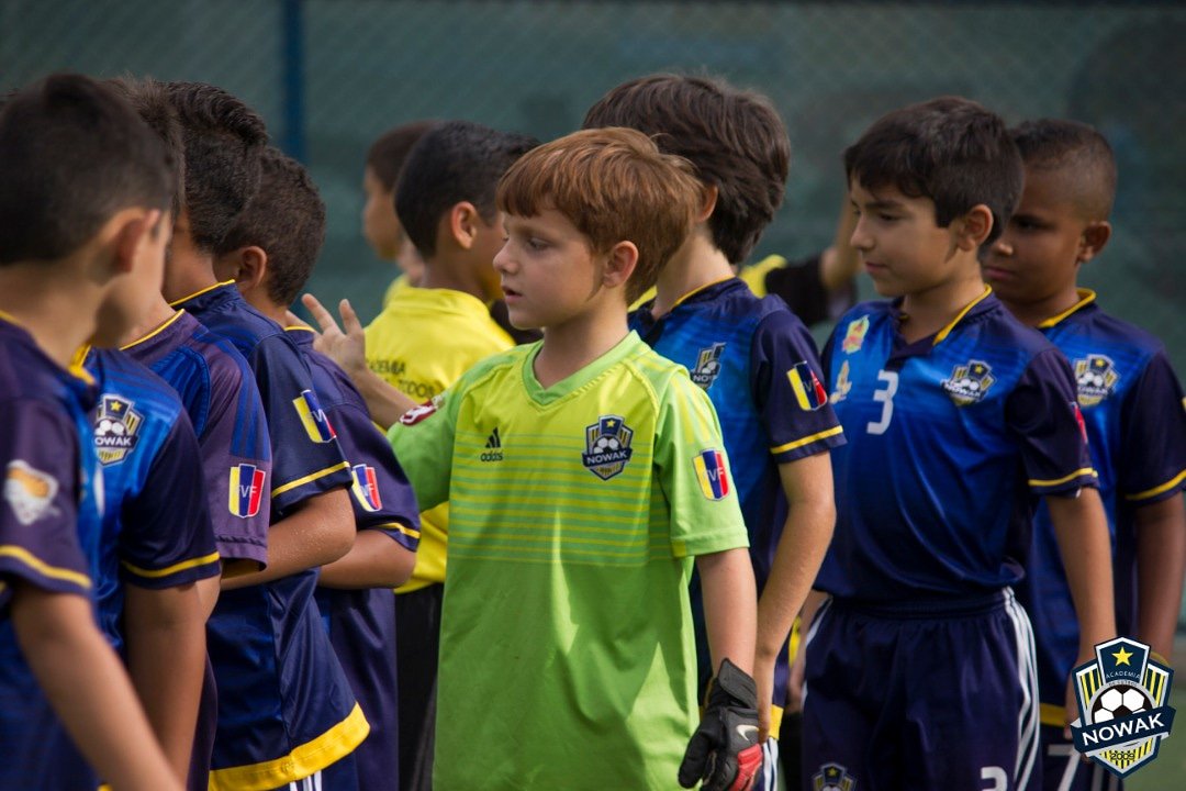 AcademiaNowak's tweet photo. "La juventud es feliz porque tiene la capacidad de ver la belleza. Cualquiera que conserve la capacidad de ver la belleza jamás envejece." -Franz Kafka.
_
¡Feliz día a todos los jóvenes! 👏🏻
_
#SomosNowak 💙💛 #FormandoCampeones 🏆 https://t.co/tqEh92jamL