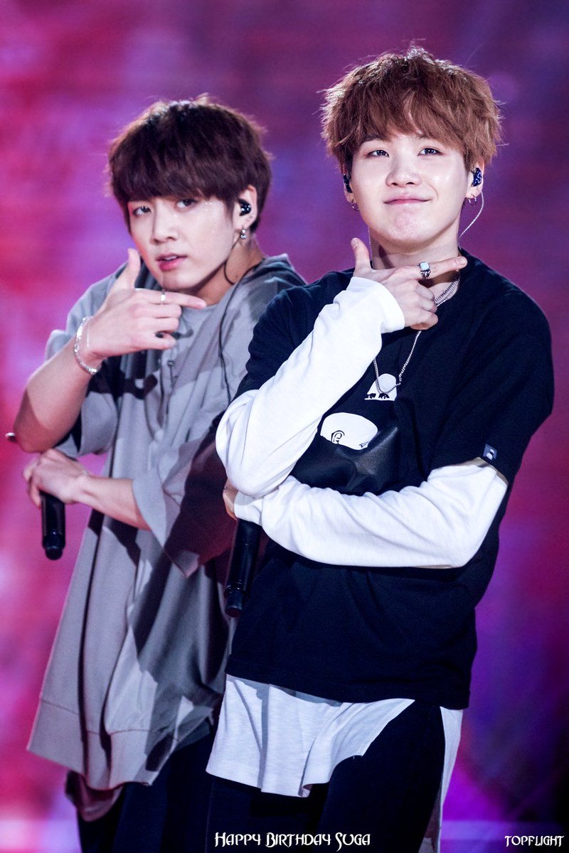 Adam42478940's tweet photo. 이 배는 결코 죽지 않을거야! 삶의 윤국! 항상이 배 였어! bleh anyway i love the sugakookie ship or taegi you can ship some others but other then namjin this is my fav ship ever. https://t.co/vfFtbhAPT3