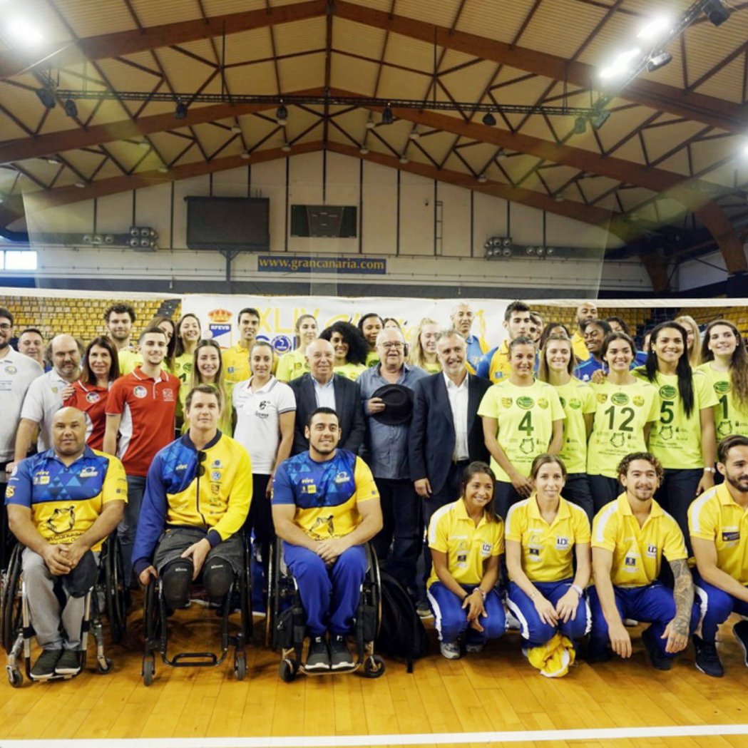 TheMedal1896's tweet photo. ¡PRESENTADA COPA DE LA REINA! Hoy se ha presentado la edición de la #Copasvf de #voleibol que va a reunir en Las Palmas a los 6 mejores equipos de #superliga al acabar la primera vuelta.
📷 @rfevb https://t.co/aeF0fSGwYq