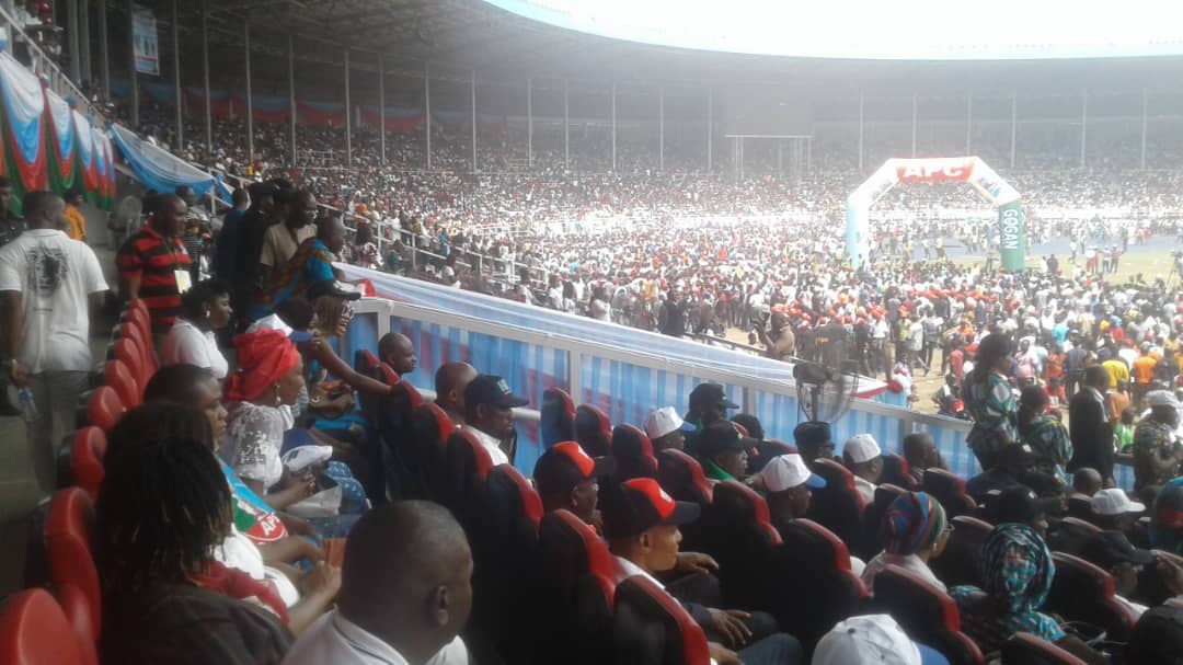 AdeBanqie's tweet photo. Can somebody tell me this is not an APC rally in Rivers State.
I mean in Wike's Rivers State?
This is unbelievable. #FeBuhari 16 will be interesting.
#PMBinRivers #NextLevel #NigeriaDecides2019 https://t.co/dXcubaQP1K