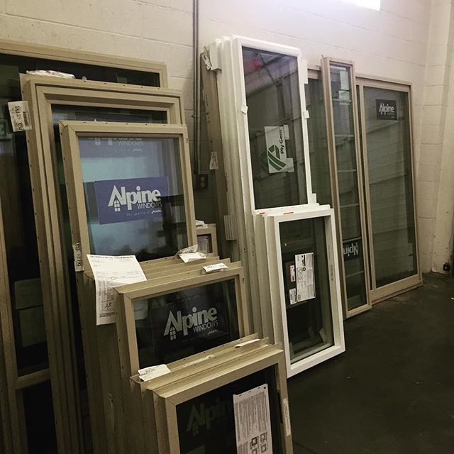 PagesWindows's tweet image. Wahoo windows are in and ready to be taken to their new homes!!!
#pageswindows #vinylwindows #welovewhatwedo #fullshop #buildidaho #newconstruction #remodel bit.ly/2thdpc2