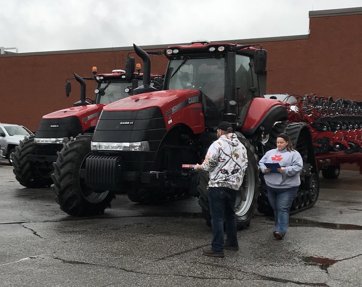 DeweyMann309's tweet photo. #tractorsetup #contactpressure #compactioneval today in #ASM3360. @OhioStateASM @OhioStateFABE https://t.co/hIrfRAh1c4