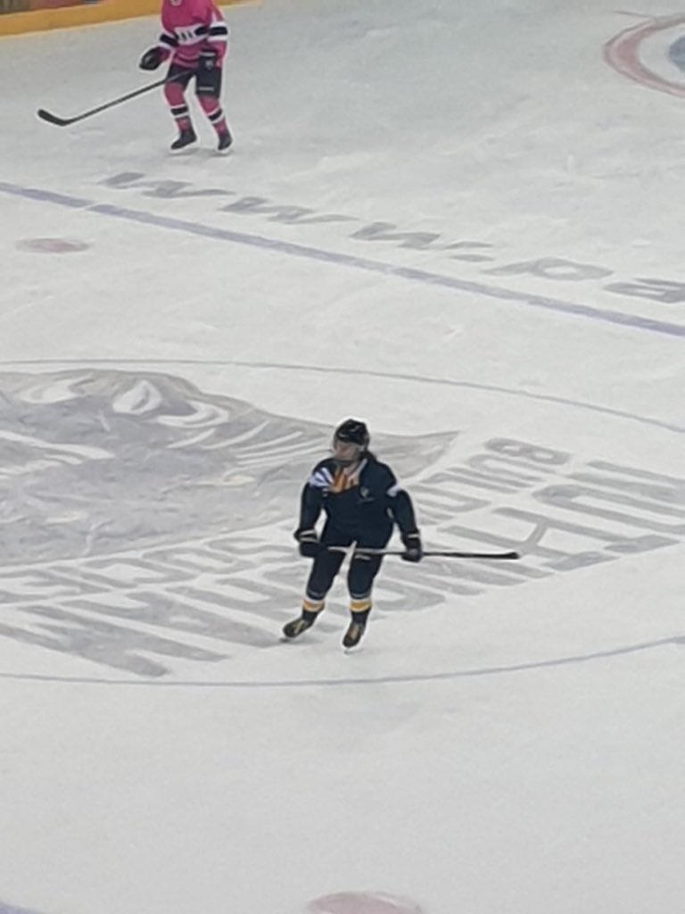 VictoriaOutram's tweet photo. @UoNSPT Scientist by day! Ice hockey “pro” by night! @clemtilley https://t.co/JqMgDBMPSc