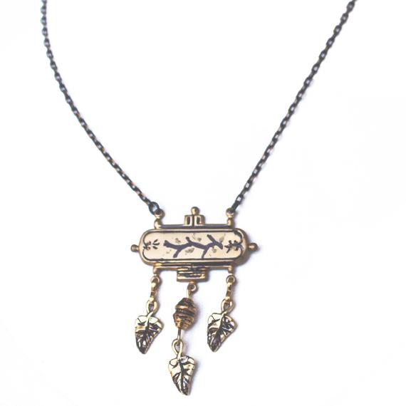 Petite brass necklace features tinyurl.com/ycuqs6tx via <a href="/EtsySocial/">EtsySocial</a> #beaded necklace #metal beaded ncklace #Mediumlength #blackgoldch