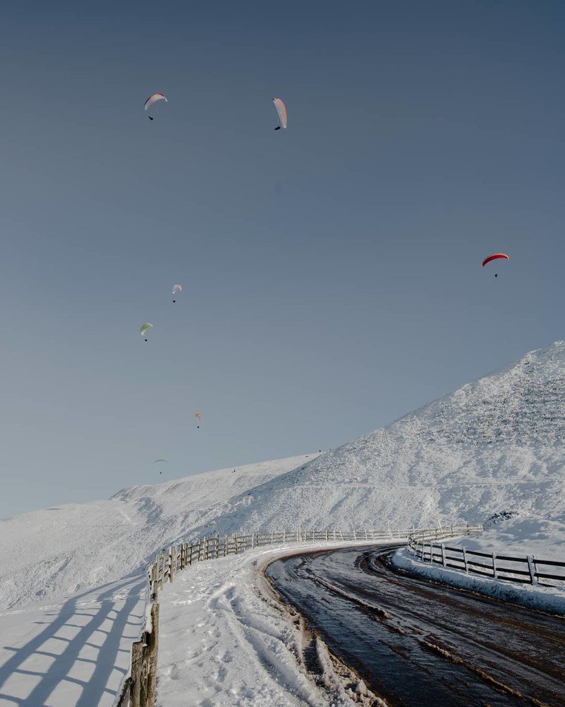 Floating above snow-capped hilltops.

____________________________________________________
 #thepeakdistrictnationalpark #uniquedistrict #itsprimupnorth #embracingtheseasons #quietinthewild #beautyinsimplicity #slowlived #uksnow #snowbomb #main_vision #a… bit.ly/2N0fFxi