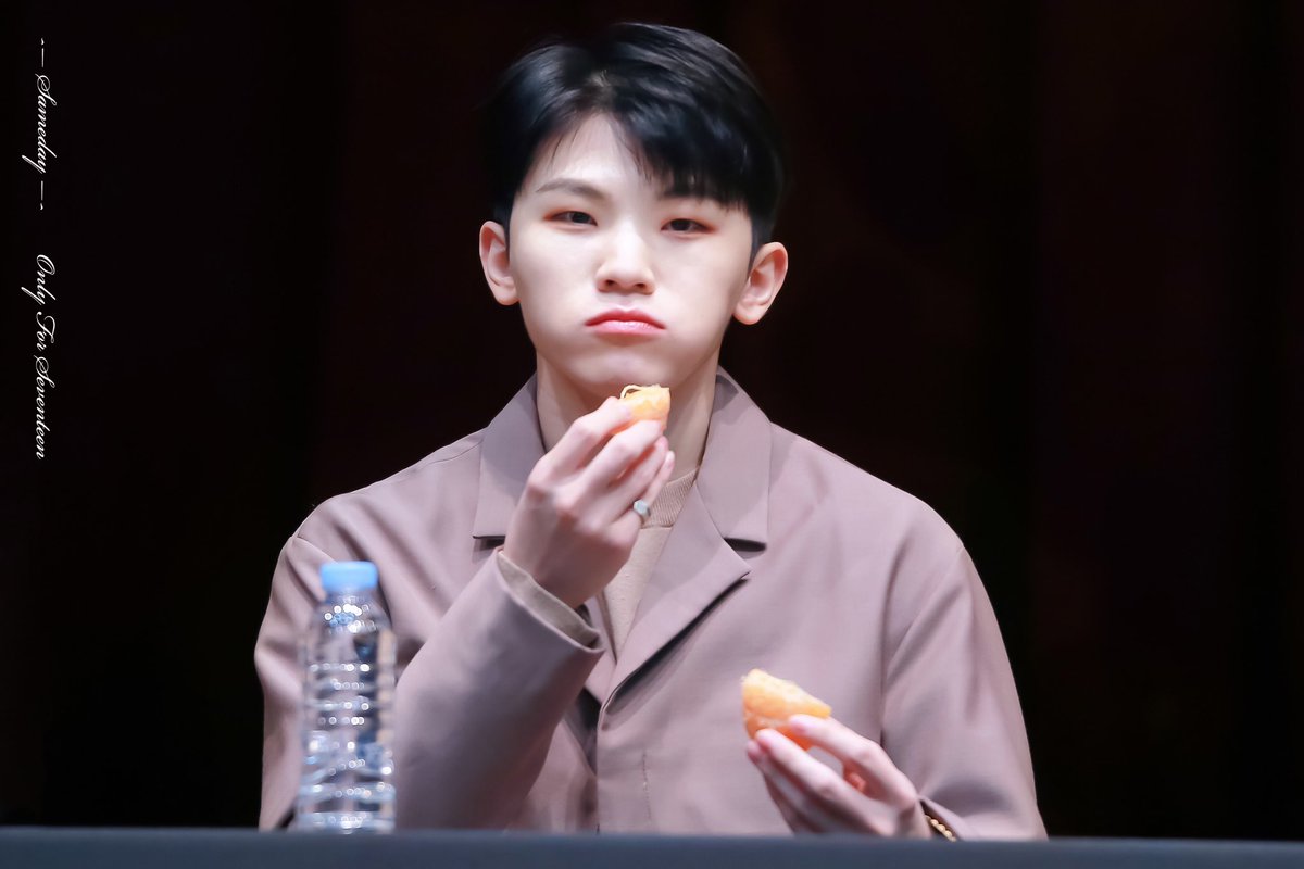 Sameday_1122's tweet photo. -20190209-
상암팬싸🥰

🍊🍊🍊

#세븐틴 #SEVENTEEN ⁠⁠ #WOOZI #우지 #이지훈 #ウジ https://t.co/YfBR9W4FLE