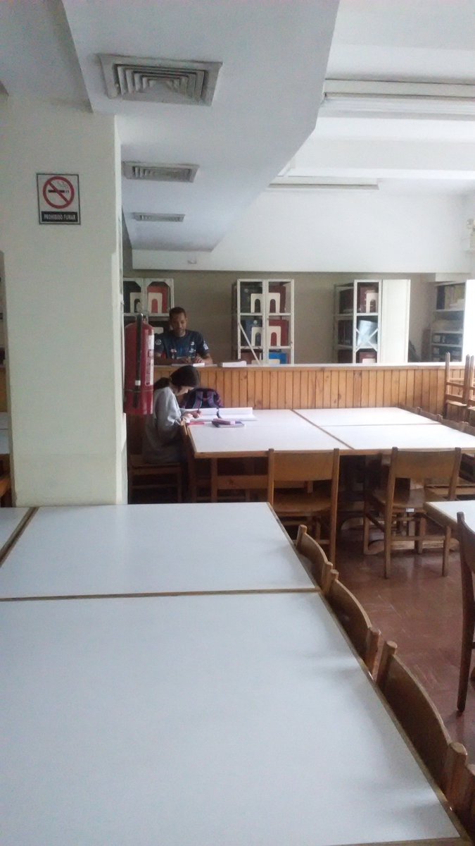 jenniferegm's tweet photo. La Biblioteca DFMazaZavala de la ETS tiene 1añoy3meses sin luz desde que hurtaron los cables, a pesar de eso el personal cumple y los estudiantes acuden a ella a oscuras, tal vez para algunos esto no tenga importancia. 
Seguimos esperando respuesta de las instancias pertinentes https://t.co/LqKAW6Ln5j