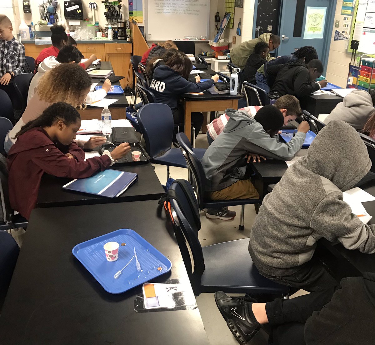 SMSRoom105's tweet photo. @WeAreSMSpartans We had a great lesson learning about the unique properties of water... they were engaged with creating surface tension! #SpartansDoScience https://t.co/mE4dDGirOZ