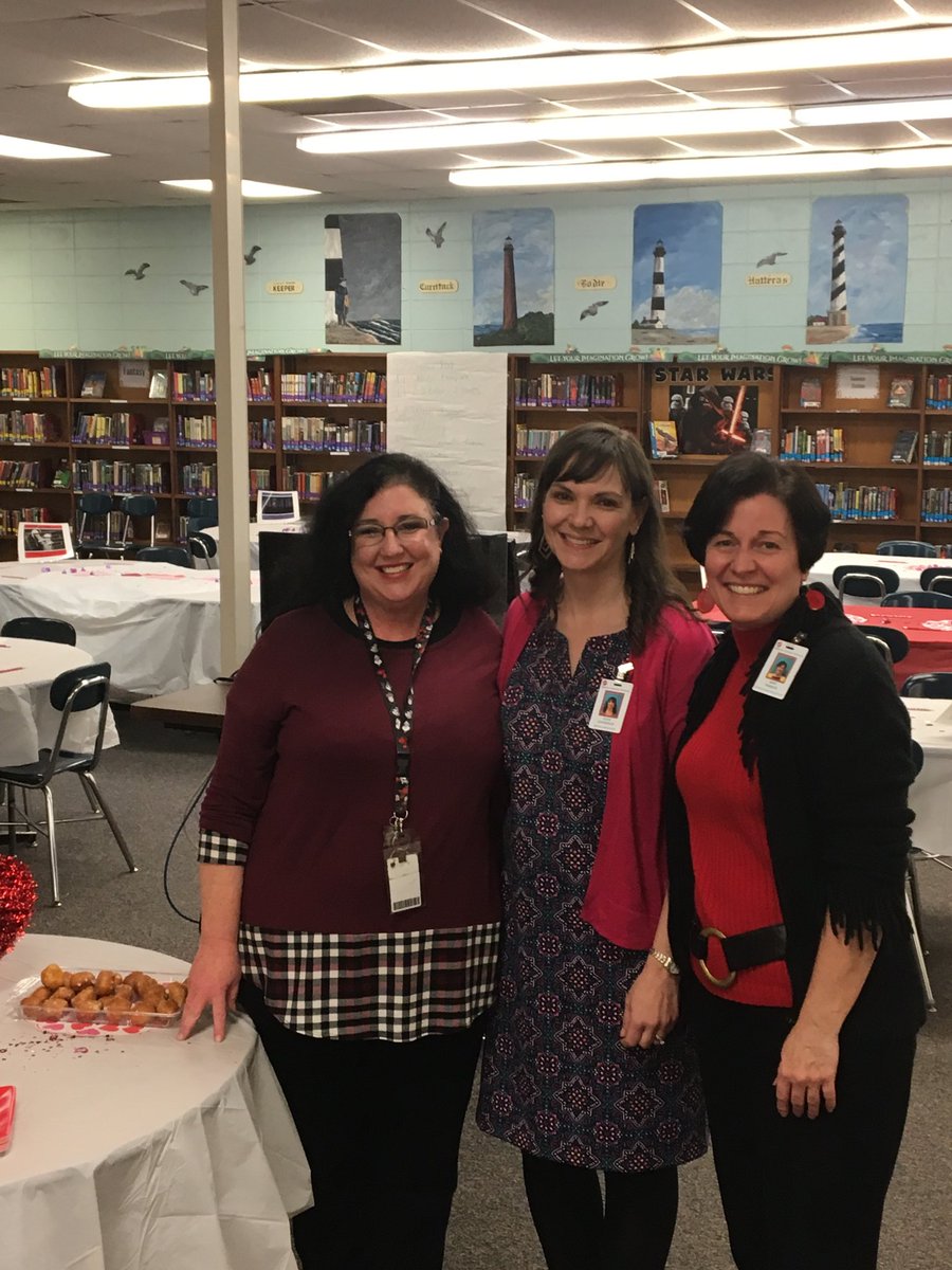 hovis_principal's tweet photo. Speed Dating with Literature at Holbrook! Looking for a great book? Well, we may have what you are looking for❤️⁦@HolbrookMiddle⁩ ⁦@MrsOsLibrary⁩ ⁦@arusse31⁩ https://t.co/DOpc6g3OiS