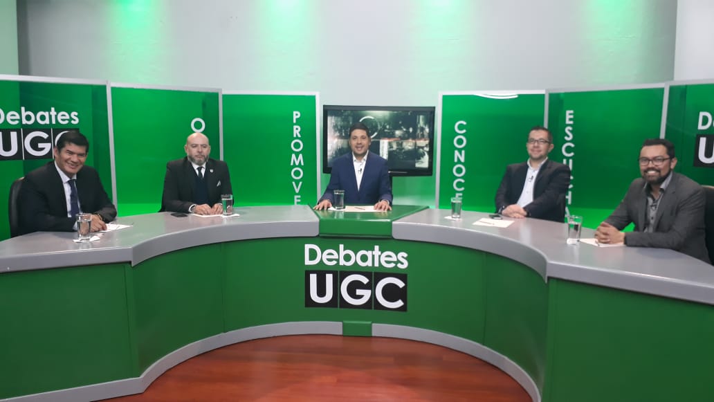 ULaGranColombia's tweet photo. Estamos al aire con una nueva entrega de #DebatesUGC
Conéctate con @Canalteleamiga y https://t.co/TgLzCzXnVb 👏🏽👏🏽👏🏽 https://t.co/kQq6qv75Ax