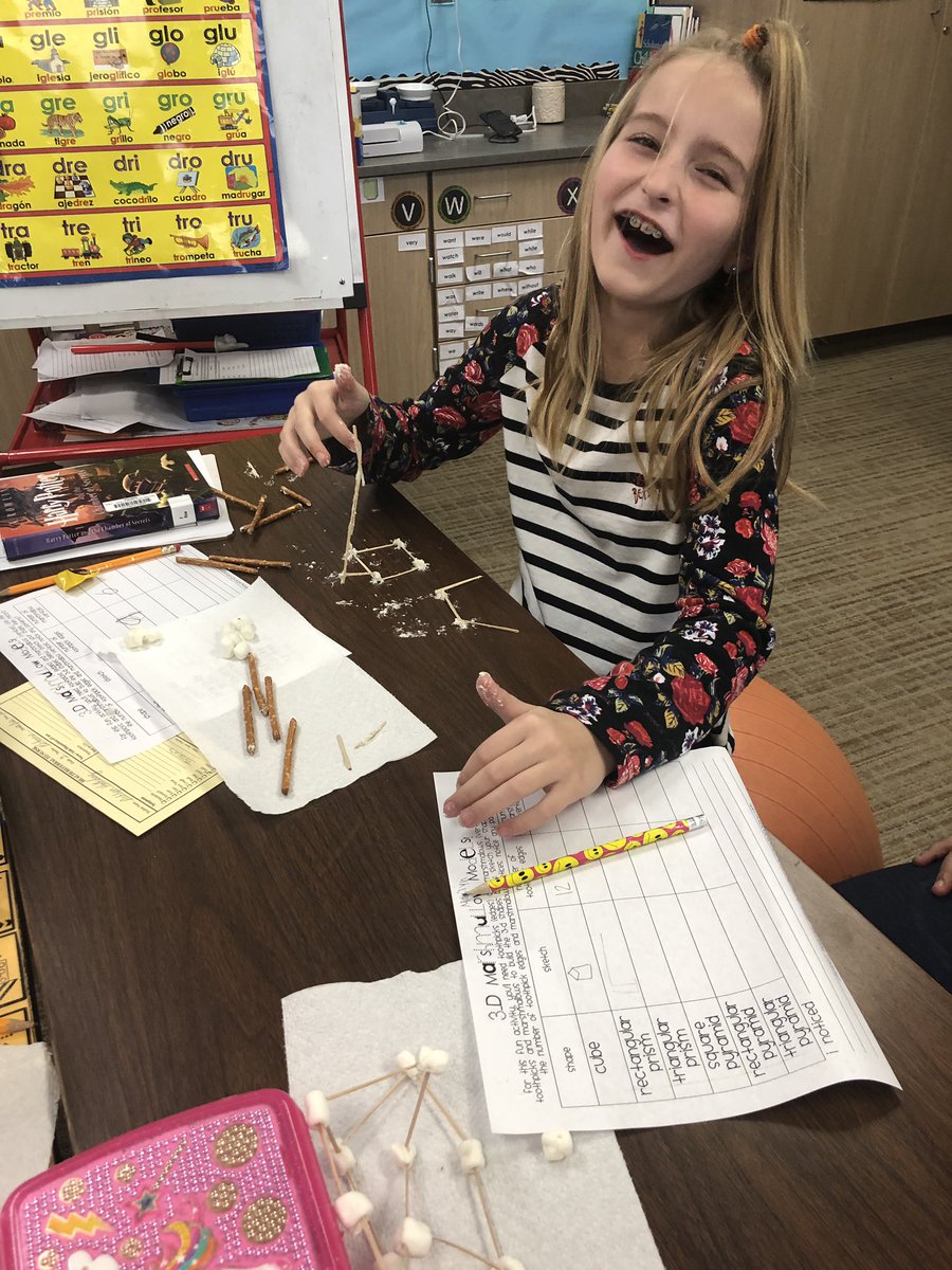 PaternoDL3's tweet image. Edible math! Geometry Fun! #keeplearningfun #lovingthelincolnlife@misdles