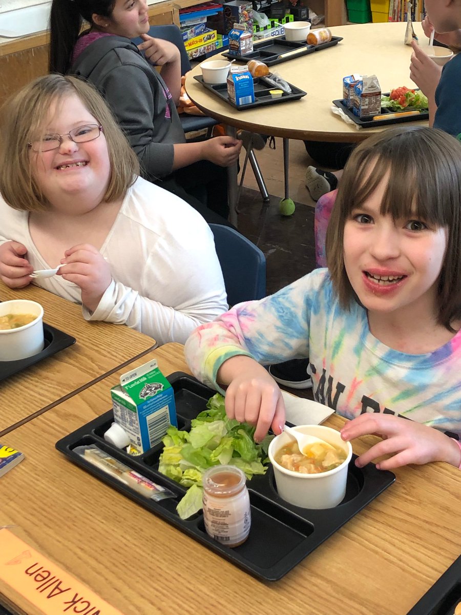 sunfifthgraders's tweet photo. It was fun to switch things up and eat lunch in our room today! @NodSunES #goodfriends https://t.co/R3w2FVbU6F