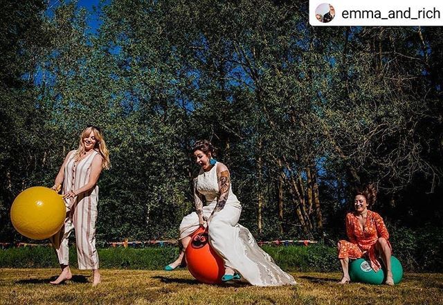Indiewed's tweet photo. So. Much. Fun. All brides should have this much fun getting to the alter. Spotted via @bodypositivebride 📷 by @emma_and_rich .
.
.
.
.
#indiewed #indiewedding #chicago #chicagowedding #chicagoweddinginspiration #chicagoweddingplanner #chicagobride #wedding #weddingshow #brid… https://t.co/EbVq0YyDwf