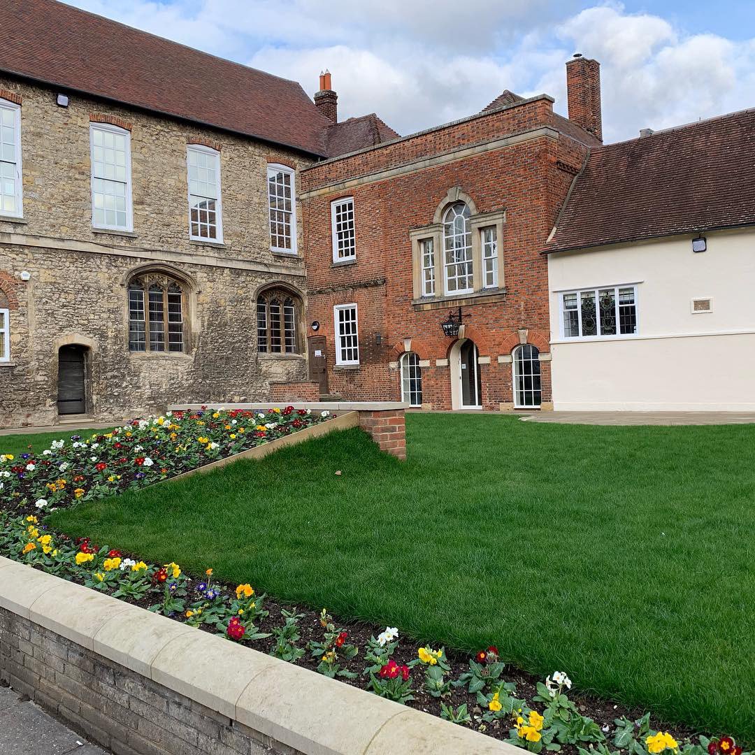 GuildhallEvents's tweet image. Exterior painted and refreshed ready for the open weekend! #guildhallabingdon #weddingvenue #meetingrooms #corporateevents #partyhire #christenings #abingdon