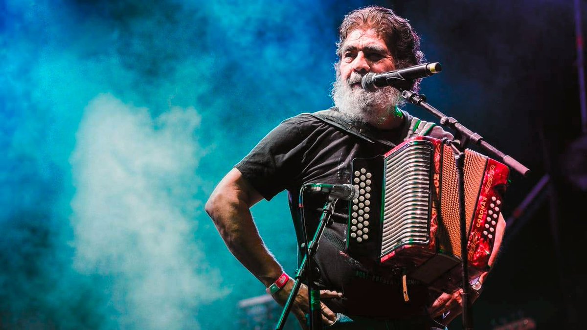 Todos los artistas deberían observar a @celsopinaoficial arriba de una tarima y seguir los pasos de la energía que él trasmite en sus conciertos.

#Energía #ConciertosGotok #ViveDeLoQueAmas #Satage