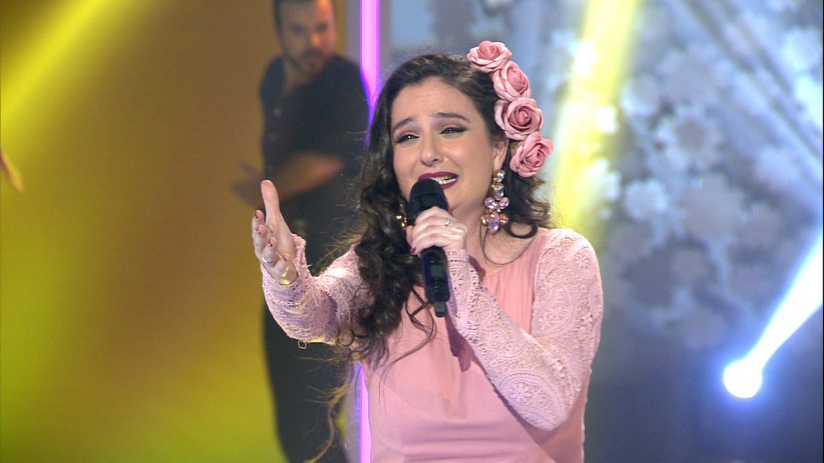 @Inmapa29, con un diseño de #MariCruzMontecarlo, ha elegido "Habla con los ojos" para la GRAN FINAL.  Y ha vuelto a estar magnífica, pero ¿conseguirá mantener el primer puesto? #OriginalyCoplaFinal